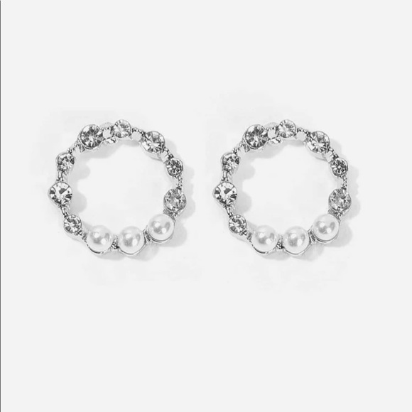 • Wren • Rhinestone + Pearl Circle Studs - Picture 2 of 3